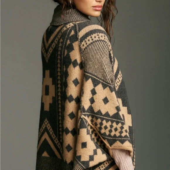 Pilcro Black and Tan Geometric Shrug